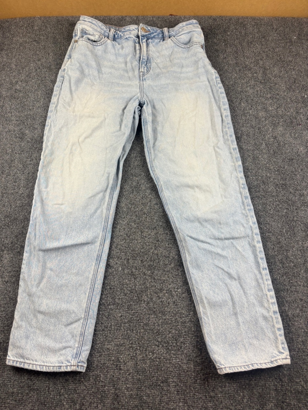 AMERICAN EAGLE Women’s Denim Mom Jean Strigid Light Wash size: 10 - Picture 2 of 8